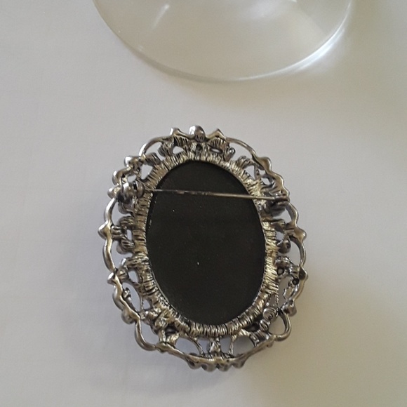 Women's Black Cameo Brooch - Picture 2 of 3